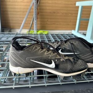 Nike Men's Black and White Athletic Cleats